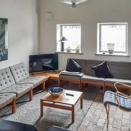 2 Bedroom Cozy In *