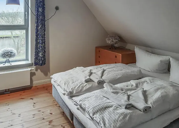 Vakantiehuis Stunning In With Sauna